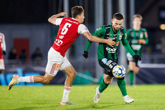 Sandvikens IFs Liam Vabö och Varbergs Erion Sadiku