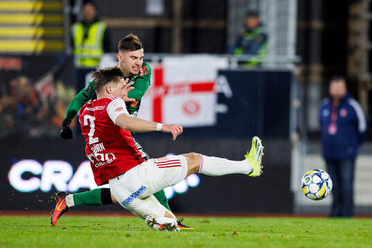 Sandvikens IFs Gustav Thörn och Varbergs Isak Bjerkebo