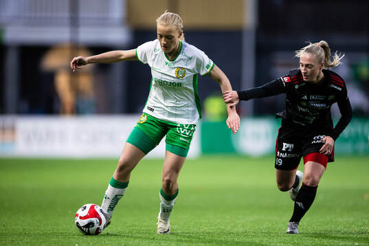 Hammarbys Smilla Holmberg och Piteås Emma Viklund