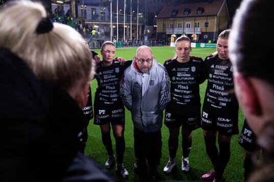 Piteås tränare Stellan Carlsson med spelare