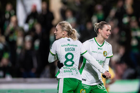 Hammarbys Ellen Gibson och Thea Sørbo jublar