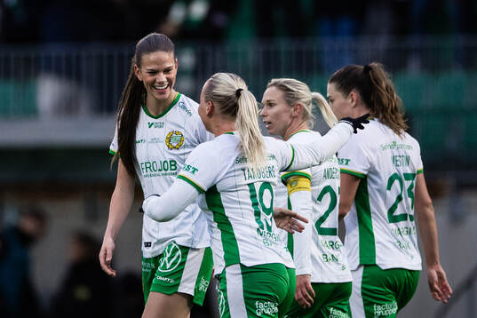 Hammarbys Bella Andersson jublar med Cathinka Tandberg,