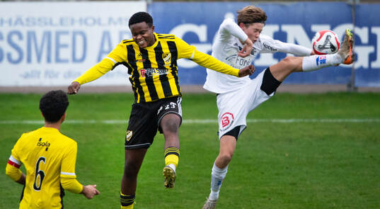 IFK Hässleholms Joshua Mpoze i kvalmatchen till div. 1