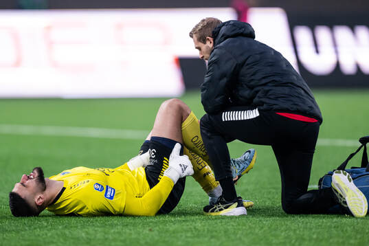 Utsiktens målvakt Elias Hadaya får vård