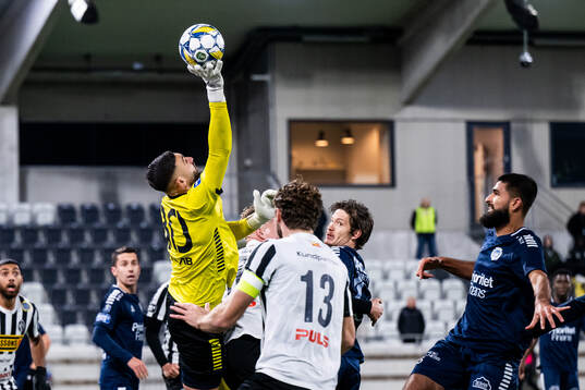 Utsiktens målvakt Elias Hadaya och Robin Book
