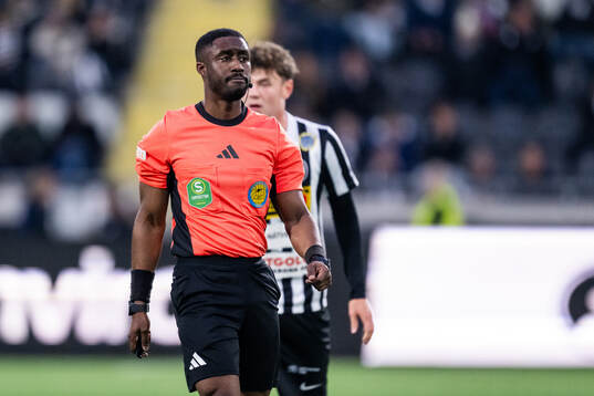 Domare Fredrik Oppong