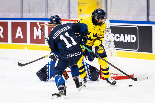 Oona Koukkula of Finland against Lina Ljungblom of Sweden