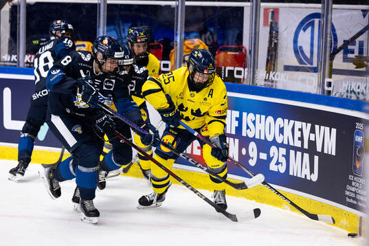 Tuuli Tallinen of Finland against Lina Ljungblom of Sweden
