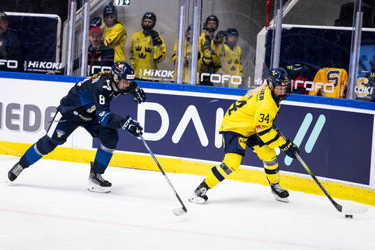 Tuuli Tallinen of Finland against Mira Hallin of Sweden
