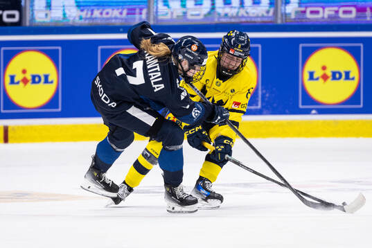 Sanni Rantala of Finland and Hilda Svensson of Sweden