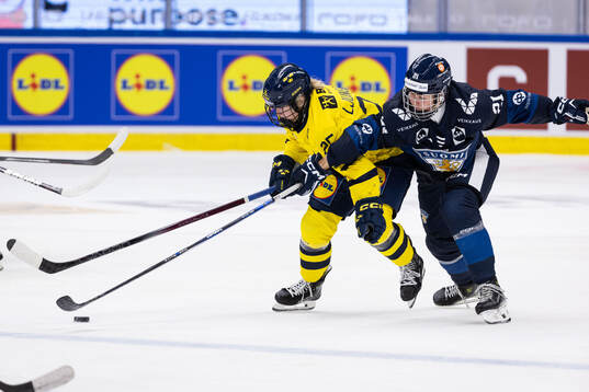 Lina Ljungblom of Sweden and Lisette Täks of Finland