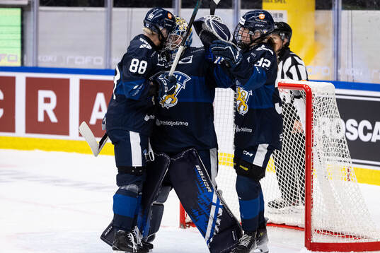 Ronja Savolainen, goaltender Anni Keisala, and Emilia Vesa