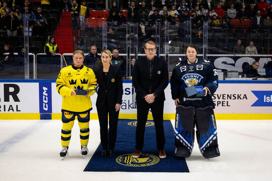 Maja Nylén-Persson of Sweden and goaltender Anni Keisala