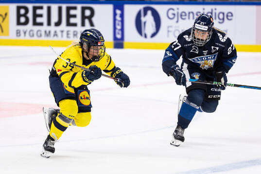 Mira Hallin of Sweden and Emma Ekoluoma of Finland