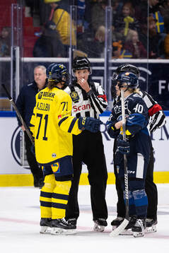 Anna Kjellbin of Sweden and Noora Tulus