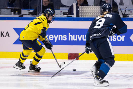 Lina Ljungblom of Sweden and Tuuli Tallinen of Finland