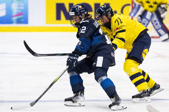 Sanni Vanhanen of Finland and Anna Kjellbin of Sweden