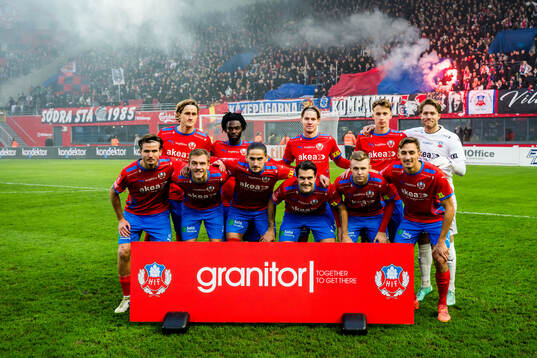Helsingborgs spelare ställer upp för en lagbild