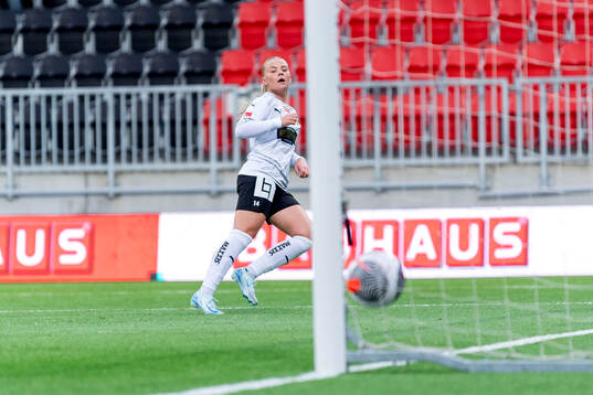 Häckens Matilda Nildén gör 0-2