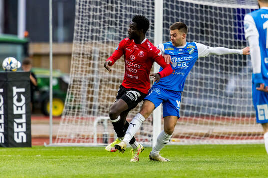 Trelleborgs Samuel Asoma och Oddevolds Oscar Iglicar