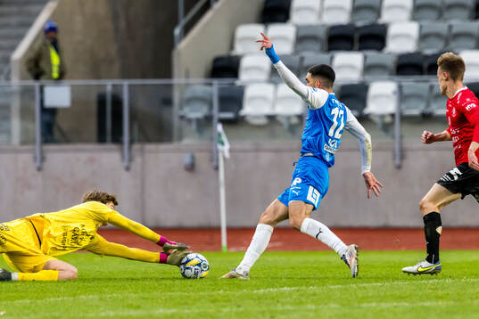 Trelleborgs målvakt Melker Ellborg och Oddevolds Daniel