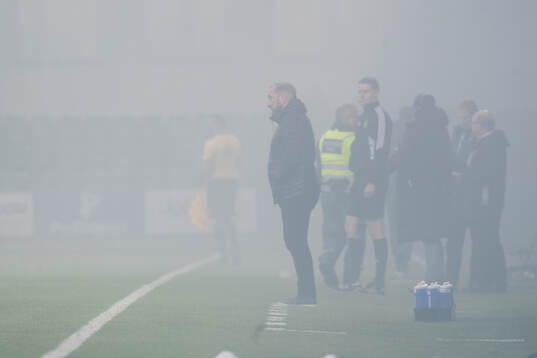 Gefles huvudtränare Mikael Bengtsson innan fotbollsmatchen
