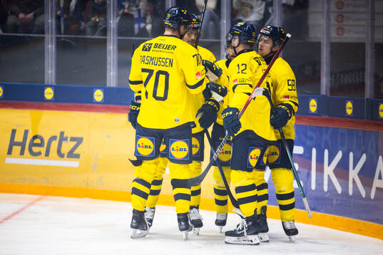 241110 Jesper Sellgren of Sweden celebrates