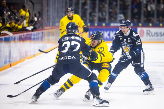 Atro Leppänen of Finland and Dennis Rasmussen of Sweden