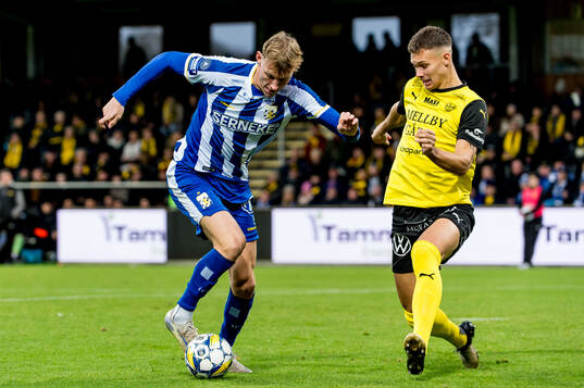 IFK Göteborgs Laurs Skjellerup och Mjällbys Arvid Brorsson