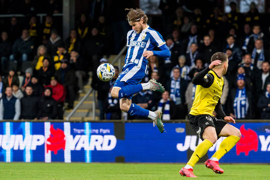 IFK Göteborgs Gustaf Norlin och Mjällbys Timo Stavitski