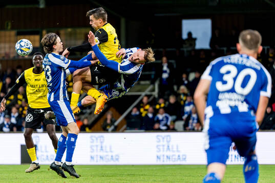 Mjällbys Jesper Gustavsson och IFK Göteborgs Laurs