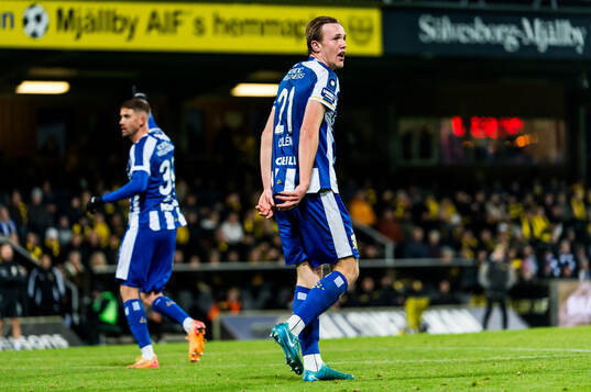 IFK Göteborgs Adam Carlén deppar