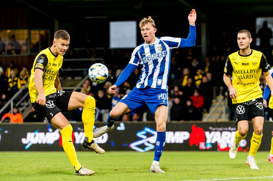 Mjällbys Arvid Brorsson och IFK Göteborgs Laurs Skjellerup
