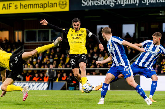 Mjällbys Jesper Gustavsson och IFK Göteborgs Jonas Bager