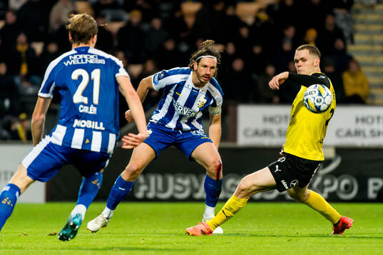 IFK Göteborgs Gustav Svensson och Mjällbys Jacob