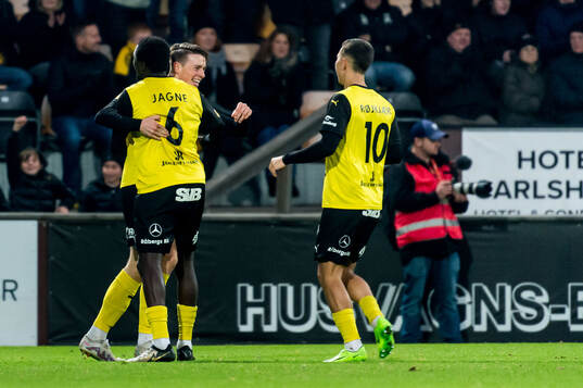 Mjällbys Elliot Stroud jublar
