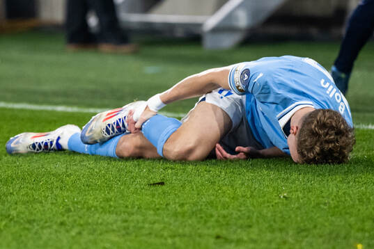 Malmö FFs Hugo Bolin har ont