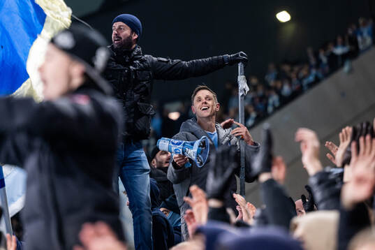 Malmö FFs Søren Rieks jublar med supportrarna