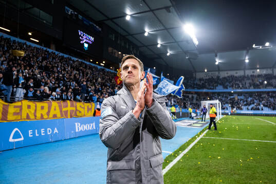 Malmö FFs Søren Rieks tackar publiken