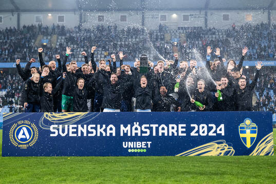 Bläddra bland fler bilder av Fotboll, Allsvenskan, Malmö FF - Brommapojkarna