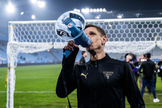 Malmö FFs Søren Rieks jublar med supportrar