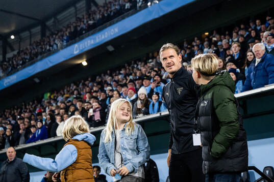 Malmö FFs målvakt Johan Dahlin med familj