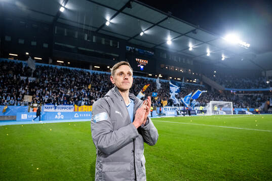 Malmö FFs Søren Rieks tackar publiken