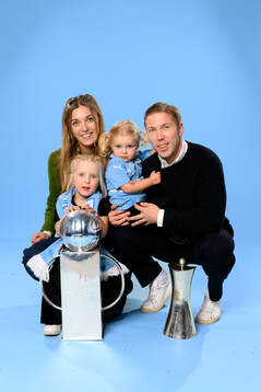 Malmö FFs Anton Tinnerholm med familj