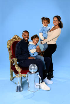 Malmö FFs Isaac Kiese Thelin med familj