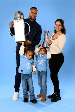 Malmö FFs Isaac Kiese Thelin med familj