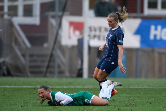 Alingsås Ebba Ranieli och Malmö FFs Lovisa Gustafsson