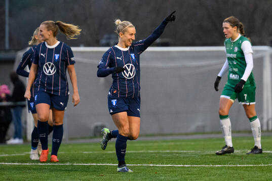 Malmö FFs målskytt Mia Persson jublar