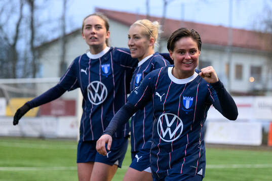 Malmö FFs målskytt Ema Paljevic  jublar
