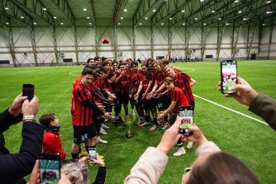Brommapojkarnas spelare jublar